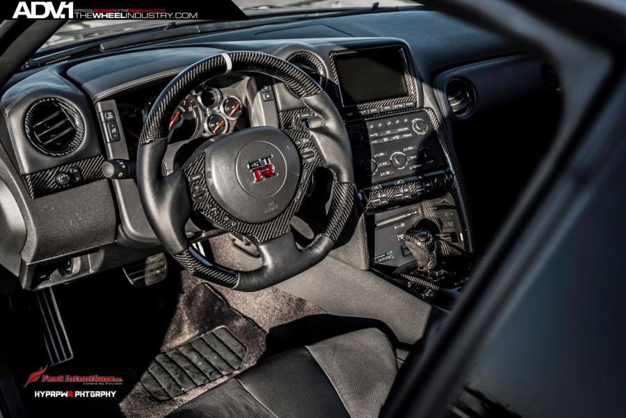  Nissan GT-R on ADV.1 Wheels (ADV50MV1SL) 2015 года  (фото 24 из 36)